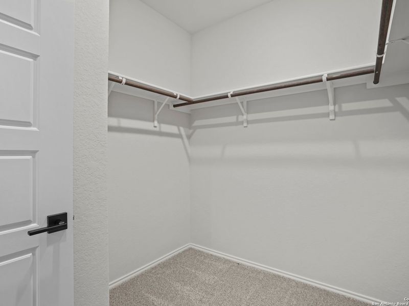 Spacious, unfurnished interior of a new home in Hannah Heights, Seguin (Image 23).