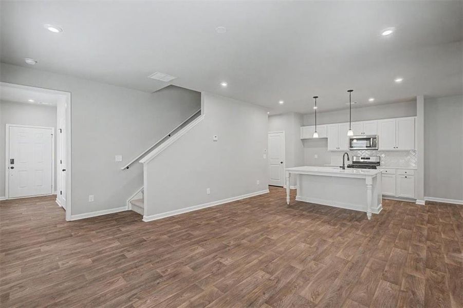 Spacious, unfurnished interior of a new home in Sawmill Creek, Mableton (Image 37).