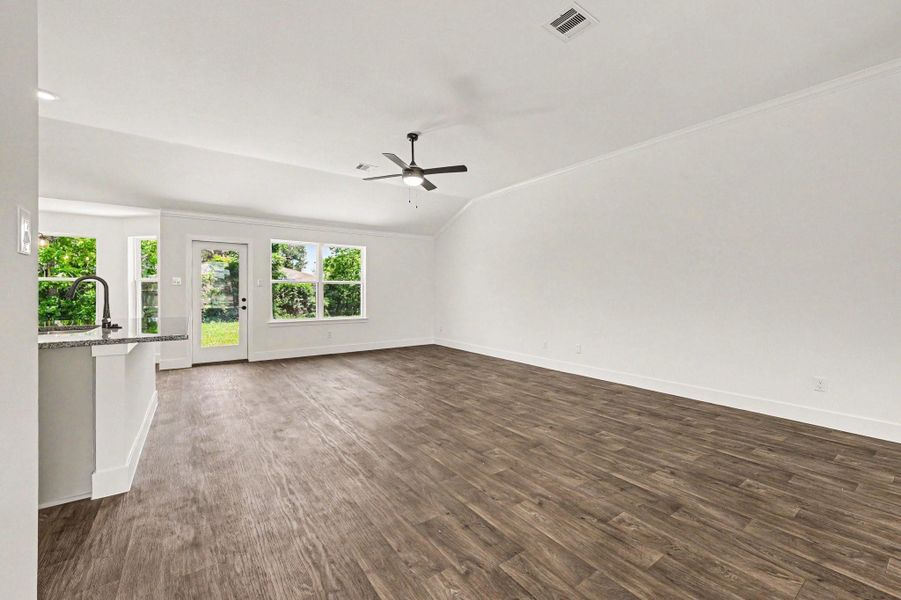 Spacious, unfurnished interior of a new home in Greystone, Angleton (Image 15). Spacious, unfurnished interior of a new home in Greystone, Angleton (Image 15).
