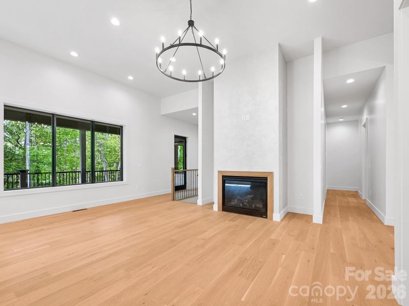 Spacious, unfurnished interior of a new home in , Fairview (Image 39).