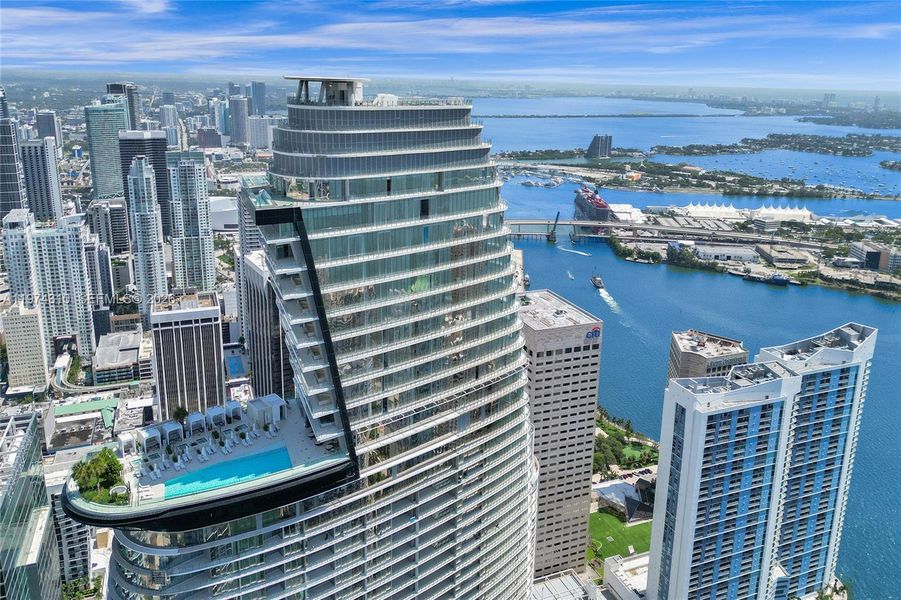 Condo located in Miami, FL showcasing its design and architecture (Image 24).