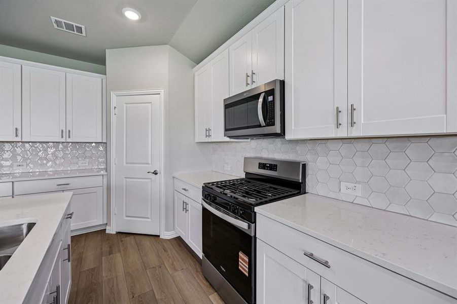 Furnished interior view inside a new home in Lakehaven - Signature Series, Farmersville (Image 8).