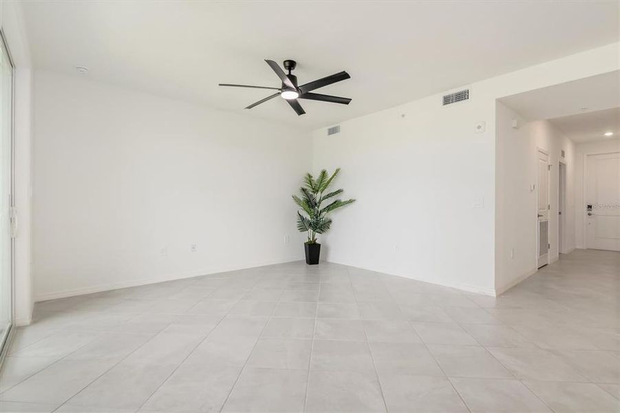 Spacious, unfurnished interior of a new home in , Venice (Image 20).