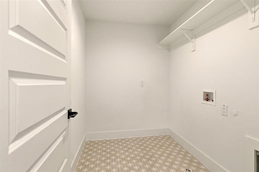 Spacious, unfurnished interior of a new home in , Rowlett (Image 9).