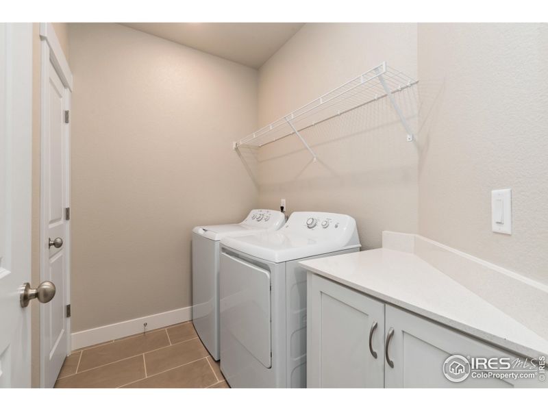 Separate laundry room w/ storage