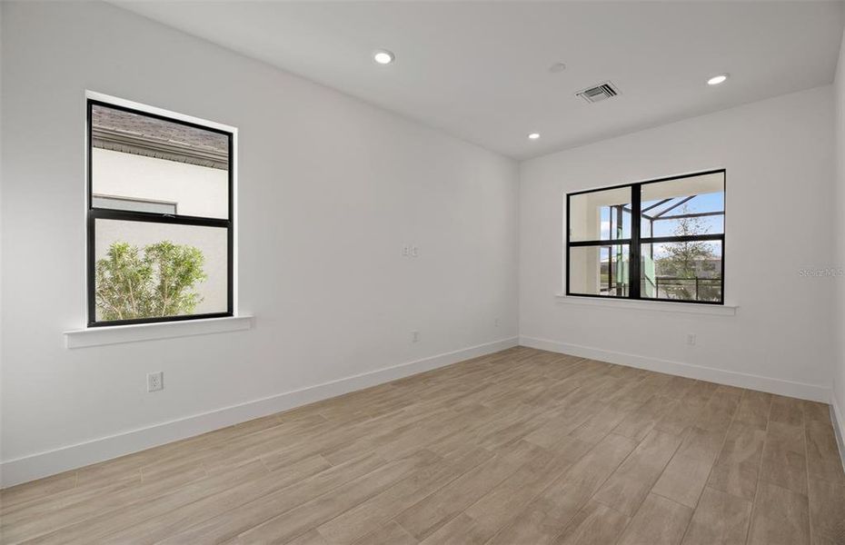 Spacious, unfurnished interior of a new home in , Bradenton (Image 29).