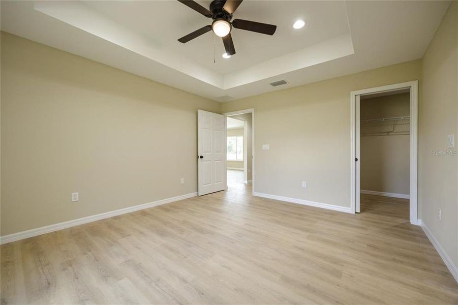 Spacious, unfurnished interior of a new home in , Williston (Image 26).