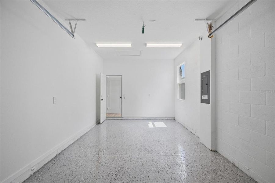 Spacious, unfurnished interior of a new home in , Tampa (Image 14).