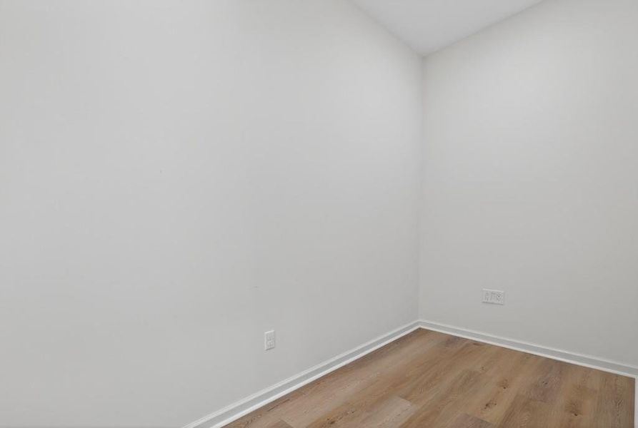 Spacious, unfurnished interior of a new home in , Oxford (Image 64).