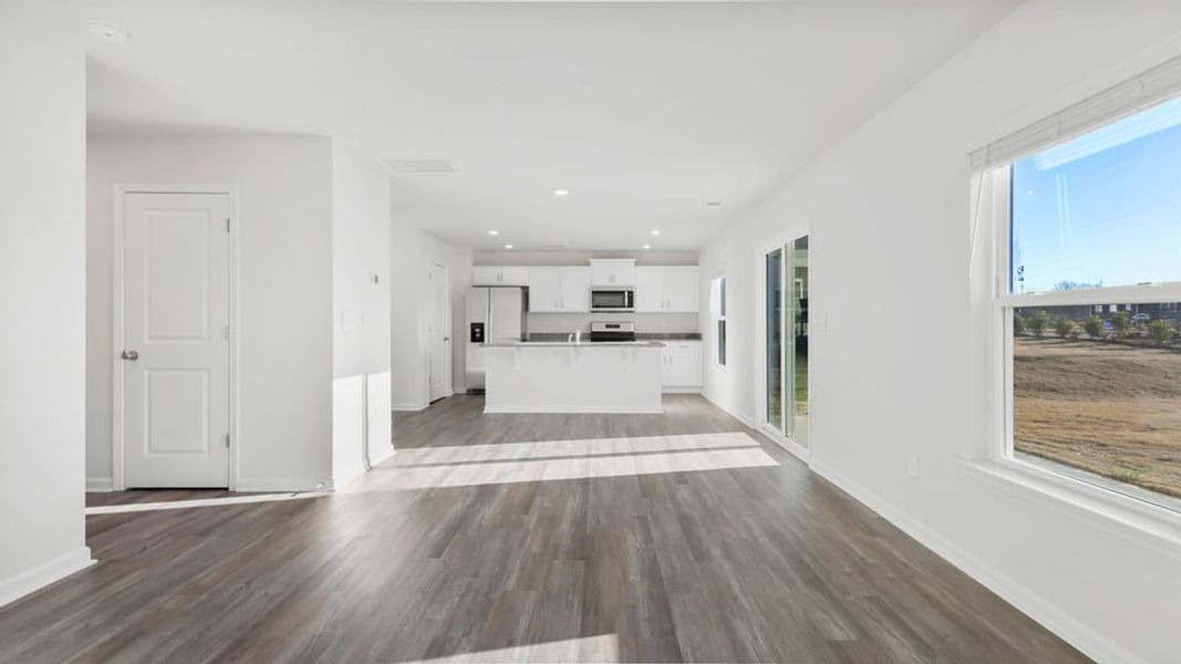 Spacious, unfurnished interior of a new home in Cedar Gap, Fountain Inn (Image 19).