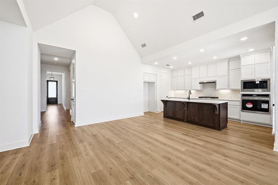 Spacious, unfurnished interior of a new home in Heritage Ranch: 50ft. lots, Sherman (Image 15).