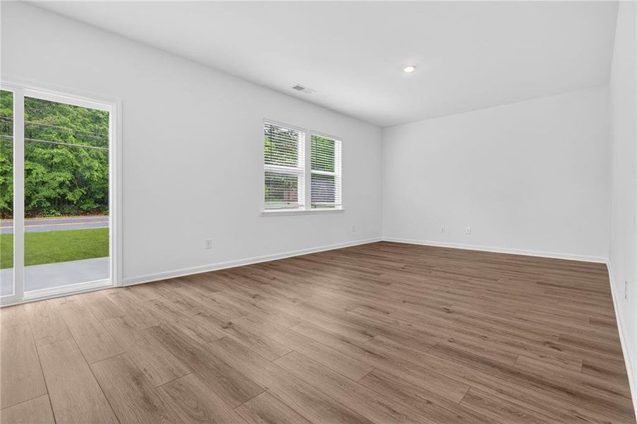 Spacious, unfurnished interior of a new home in Lexington Meadows, Athens (Image 22).