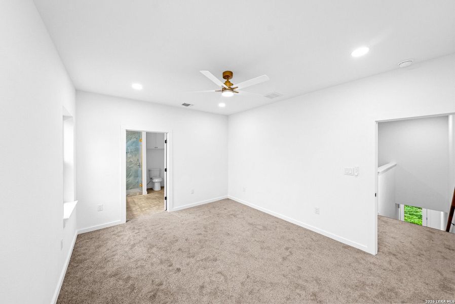 Spacious, unfurnished interior of a new home in , San Antonio (Image 23).