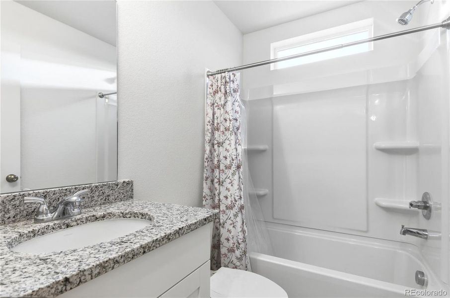 Image 20 of a home in Reunion.