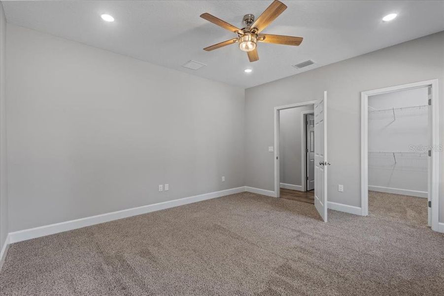 Spacious, unfurnished interior of a new home in , Chiefland (Image 25).