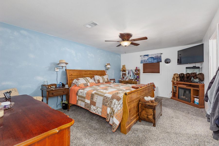 Furnished interior view inside a new home in , Lufkin (Image 25).