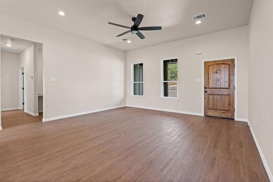 Spacious, unfurnished interior of a new home in , Mineral Wells (Image 14).