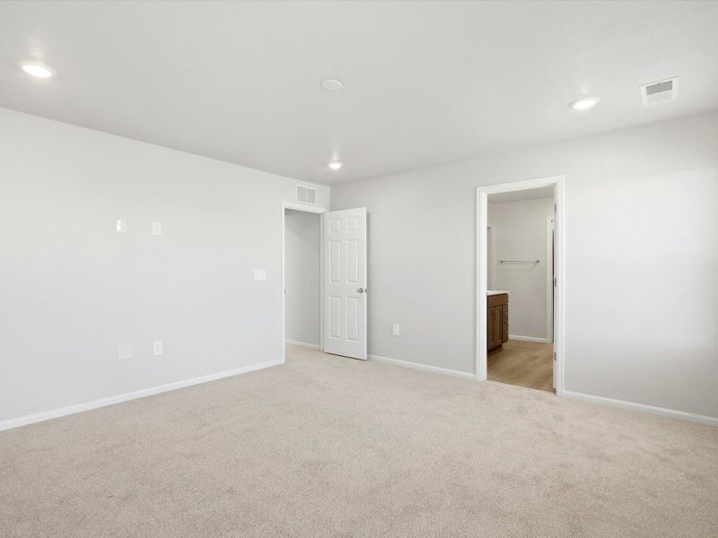 Spacious, unfurnished interior of a new home in Meridian Ranch, Peyton (Image 16).