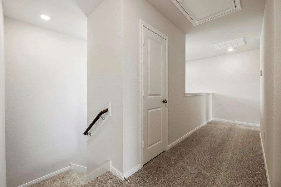 Spacious, unfurnished interior of a new home in Pinewood Trails, Cleveland (Image 13).