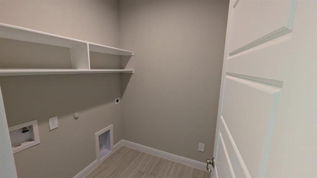 Spacious, unfurnished interior of a new home in Bella Vista, Granbury (Image 11). Spacious, unfurnished interior of a new home in Bella Vista, Granbury (Image 11).