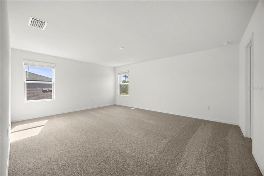 Spacious, unfurnished interior of a new home in Hickory Ranch, Auburndale (Image 16).