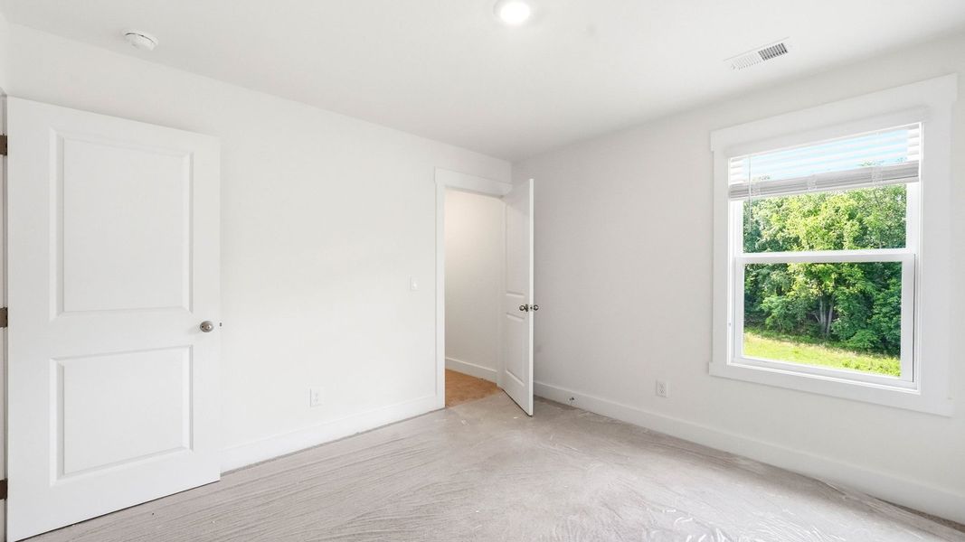 Spacious, unfurnished interior of a new home in Fieldcrest Acres, Blountville (Image 23).