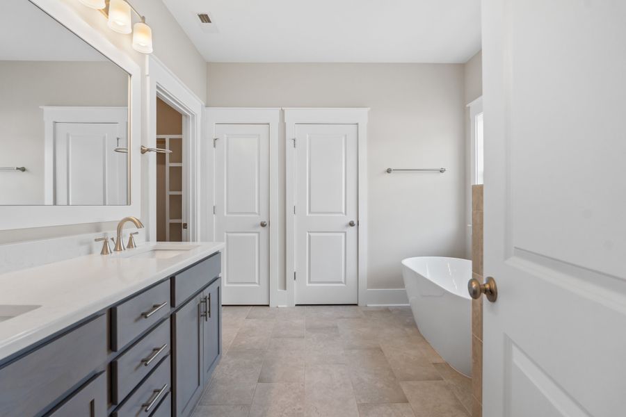 Representative furnished interior of a home built from the Kauai by Bill Clark Homes in Sidbury Landing, Wilmington (Image 45).