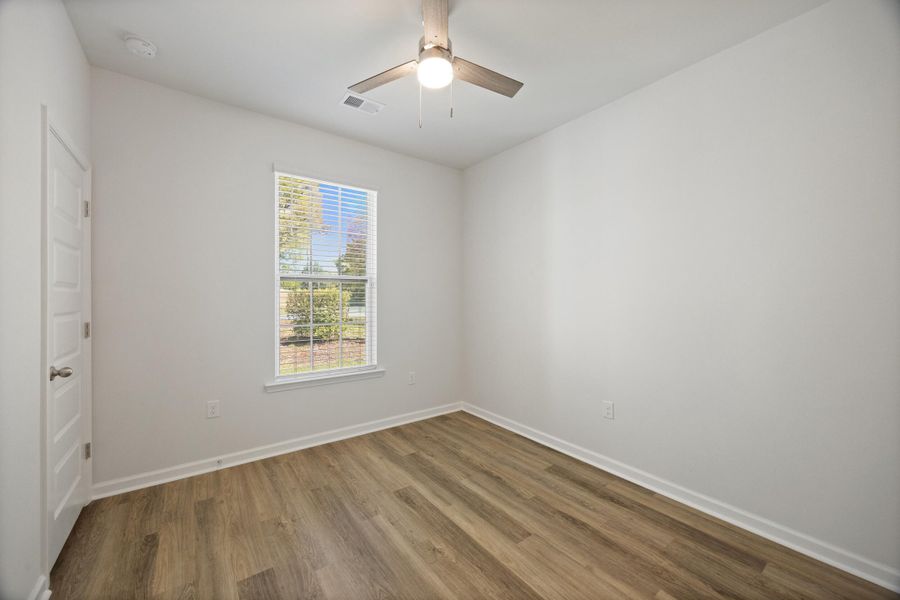 Spacious, unfurnished interior of a new home in , Beaufort (Image 18).