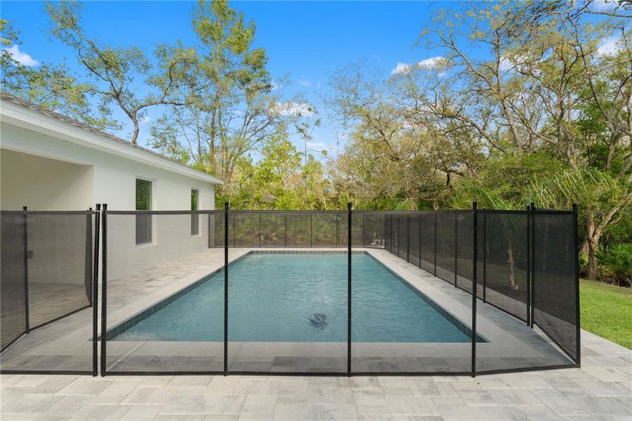 Exterior details and patio area of a home in , Weeki Wachee (Image 4).