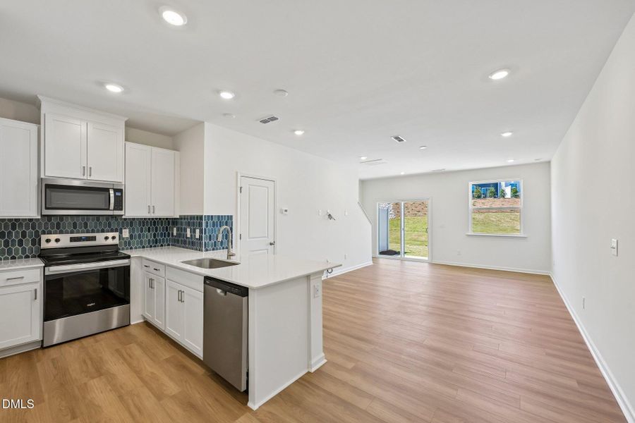 12-web-or-mls-Glen Lyon Drive-S2204-012