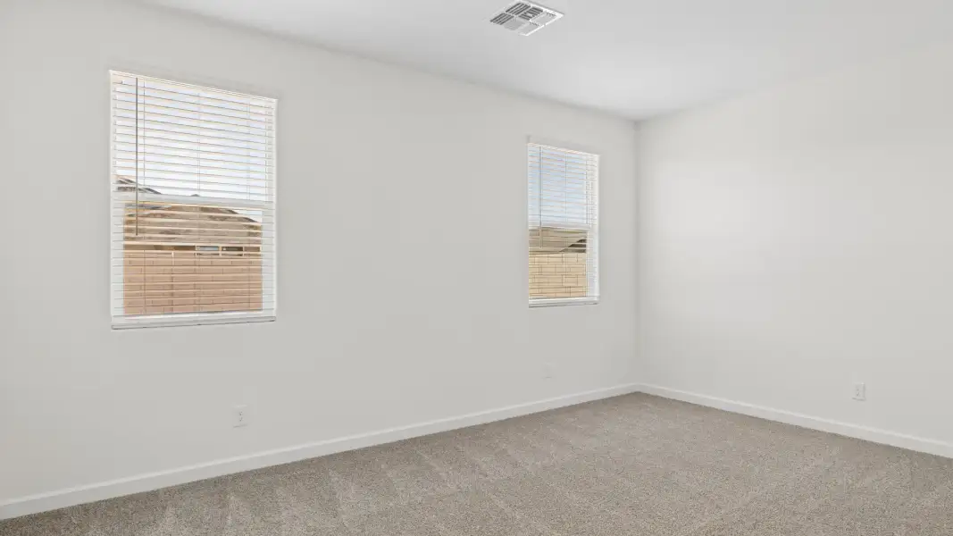 Spacious, unfurnished interior of a new home in Quail Ranch, San Tan Valley (Image 16).