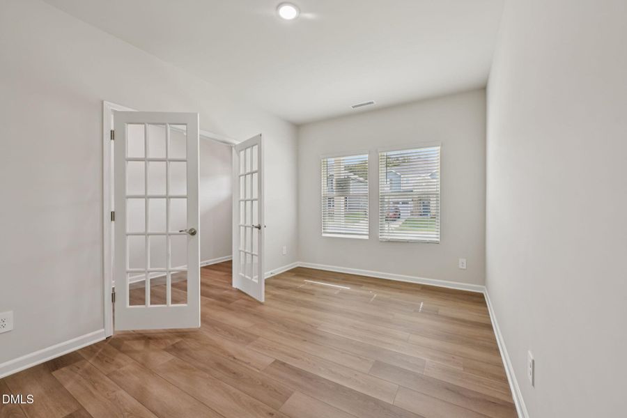 18-web-or-mls-Raleigh - Oak Manor - 744