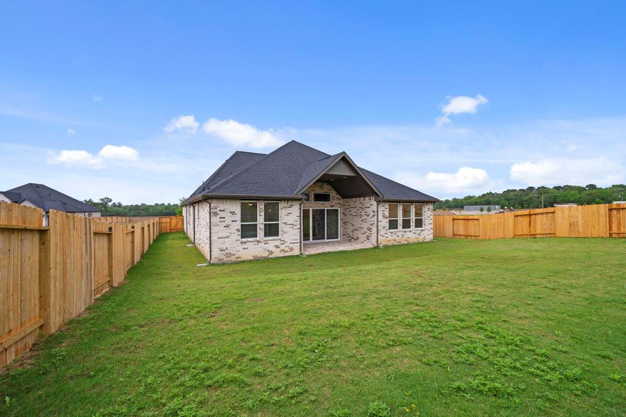 Exterior details and patio area of a home in Briarley, Montgomery (Image 3).