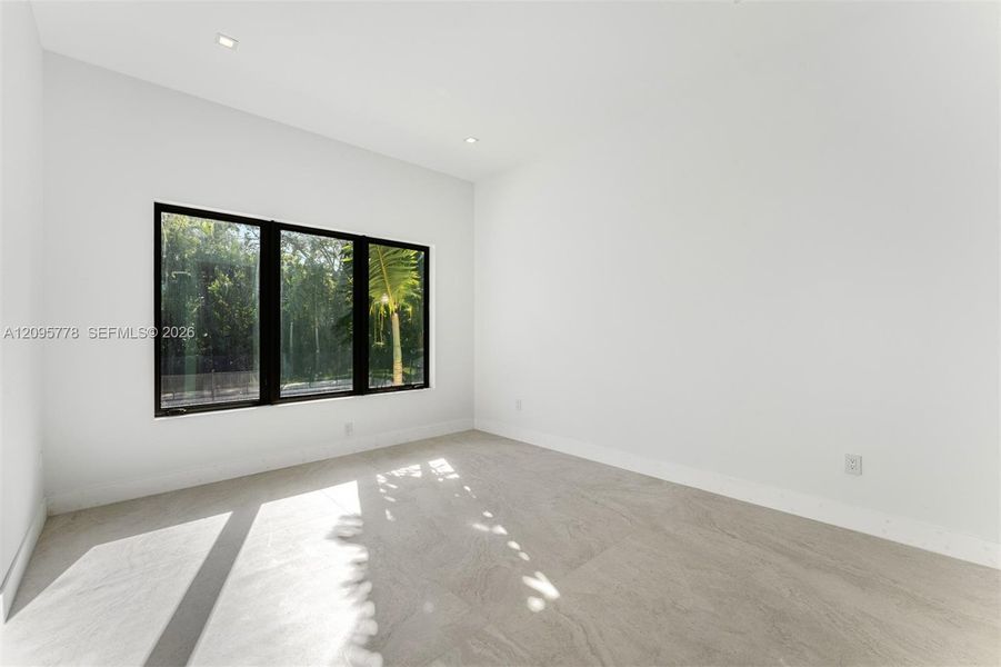 Spacious, unfurnished interior of a new home in , Pinecrest (Image 8).