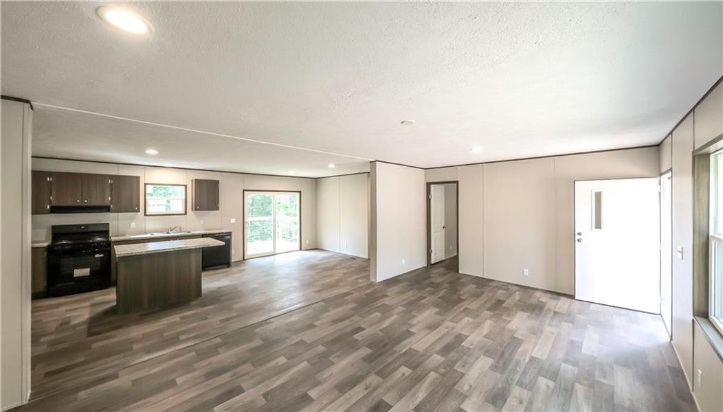 Spacious, unfurnished interior of a new home in , Carrollton (Image 33).