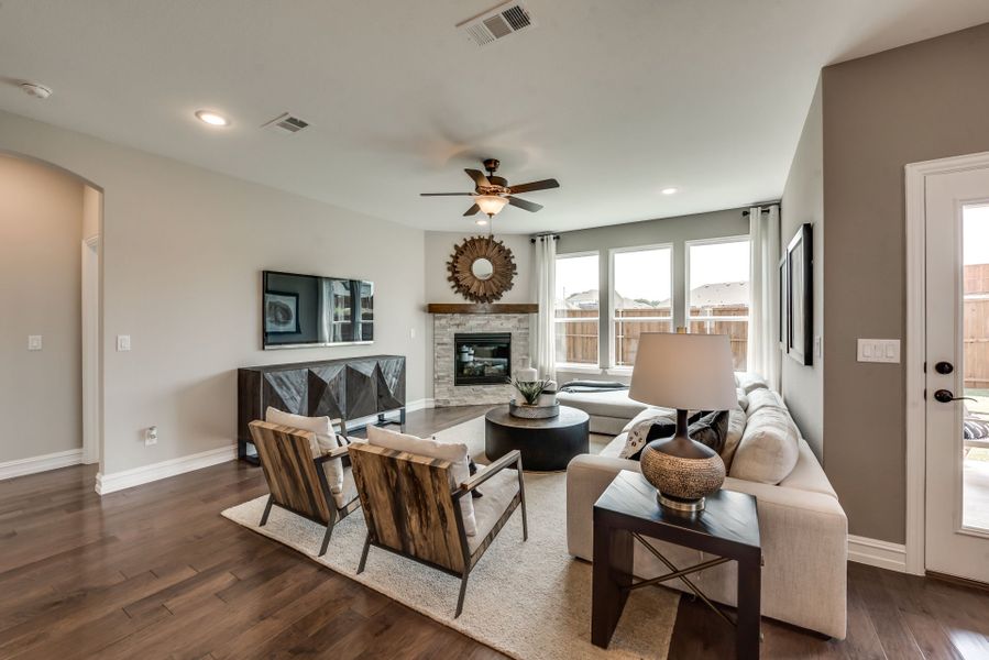 Representative furnished interior of a home built from the Harvard by Pulte Homes in Wellington, Fort Worth (Image 33).
