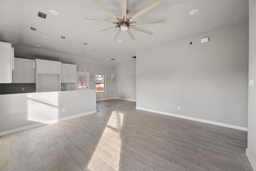 Spacious, unfurnished interior of a new home in , Kerens (Image 21).