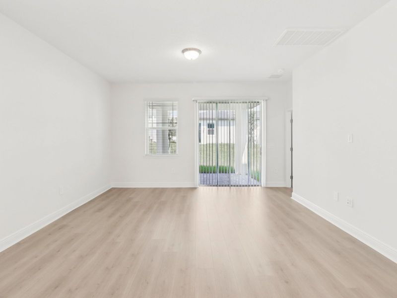 Spacious, unfurnished interior of a new home in Cyrene at Minneola, Minneola (Image 7).