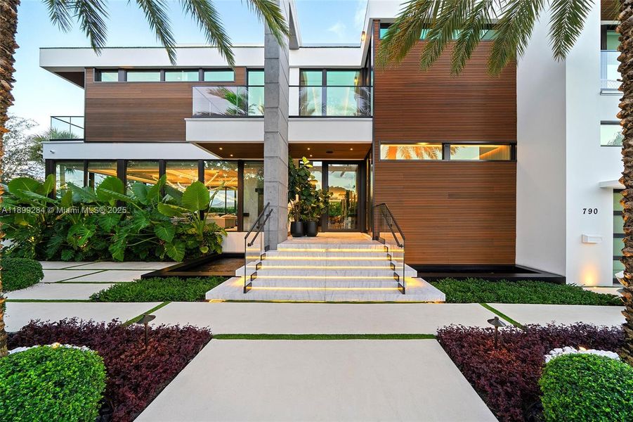 Exterior details and patio area of a home in , Miami (Image 21).