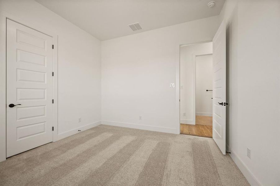 Spacious, unfurnished interior of a new home in Rocky Top Ranch, Reno (Image 32).