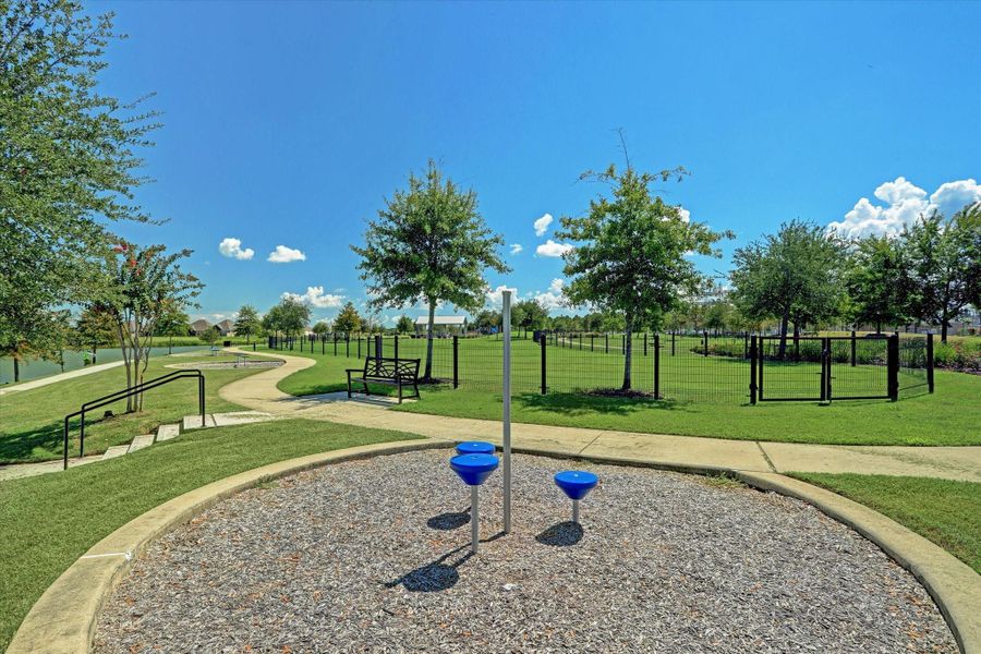 Community amenities in Edgewater, Webster (Image 26). Community amenities in Edgewater, Webster (Image 26).