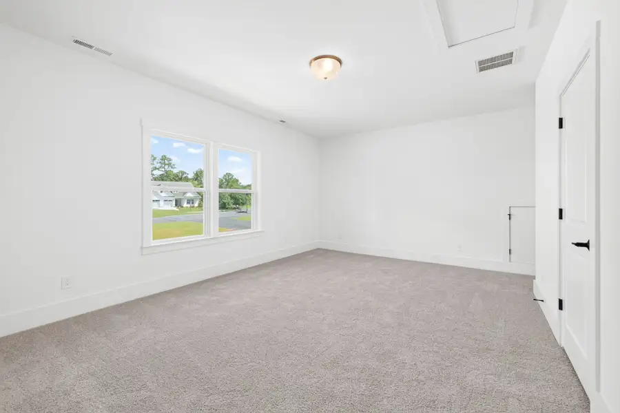 Spacious, unfurnished interior of a new home in Edgewater - Harbor Pointe, Lancaster (Image 19).