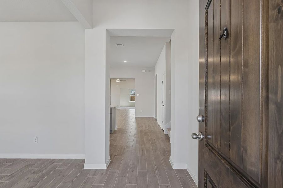 Spacious, unfurnished interior of a new home in Butler Farms, Liberty Hill (Image 15).