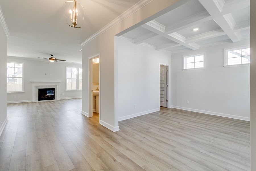 Spacious, unfurnished interior of a new home in Pebble Branch, Chapin (Image 19).