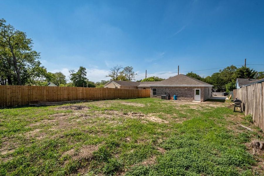 Large fenced back yard.