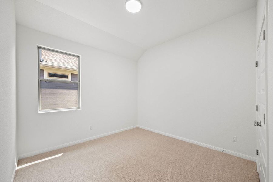 Spacious, unfurnished interior of a new home in Trinity Ranch, Elgin (Image 25).