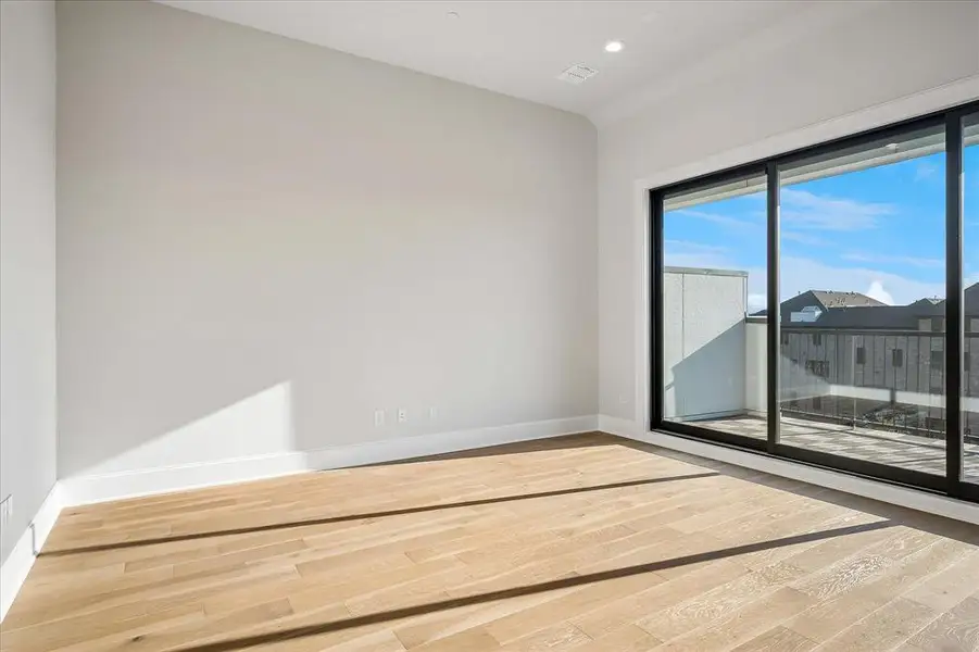 Spacious, unfurnished interior of a new home in , Addison (Image 17).
