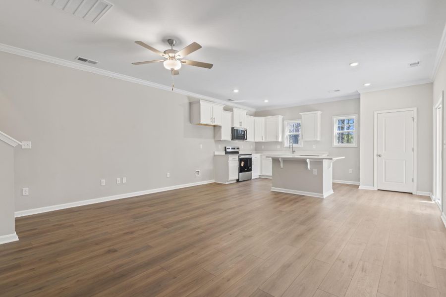 Spacious, unfurnished interior of a new home in White Oak Estates, Conway (Image 15).