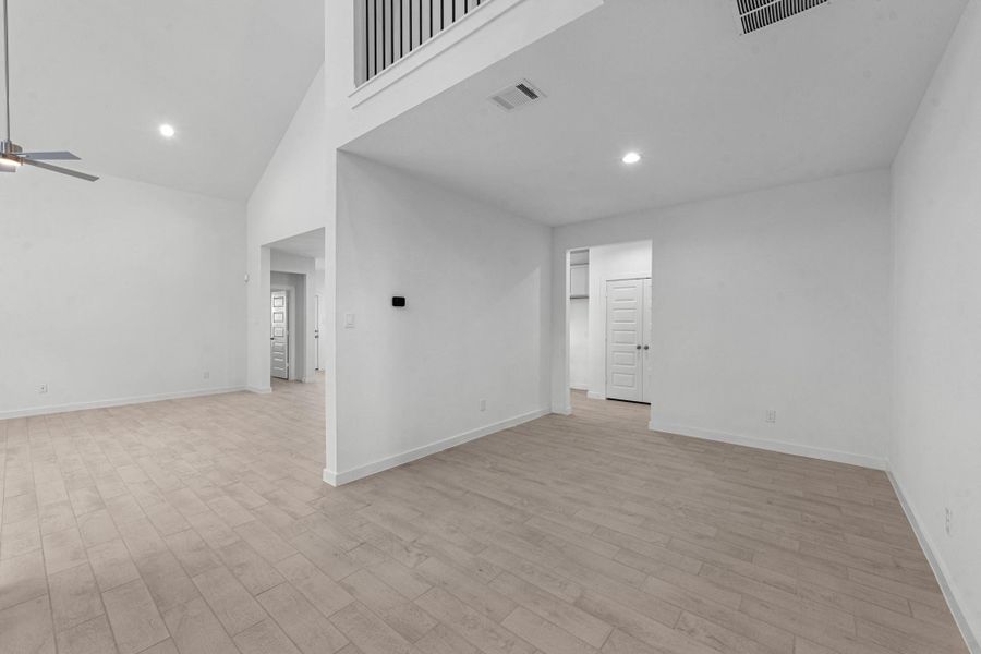 Spacious, unfurnished interior of a new home in Grand Mason Crossing, Katy (Image 13). Spacious, unfurnished interior of a new home in Grand Mason Crossing, Katy (Image 13).