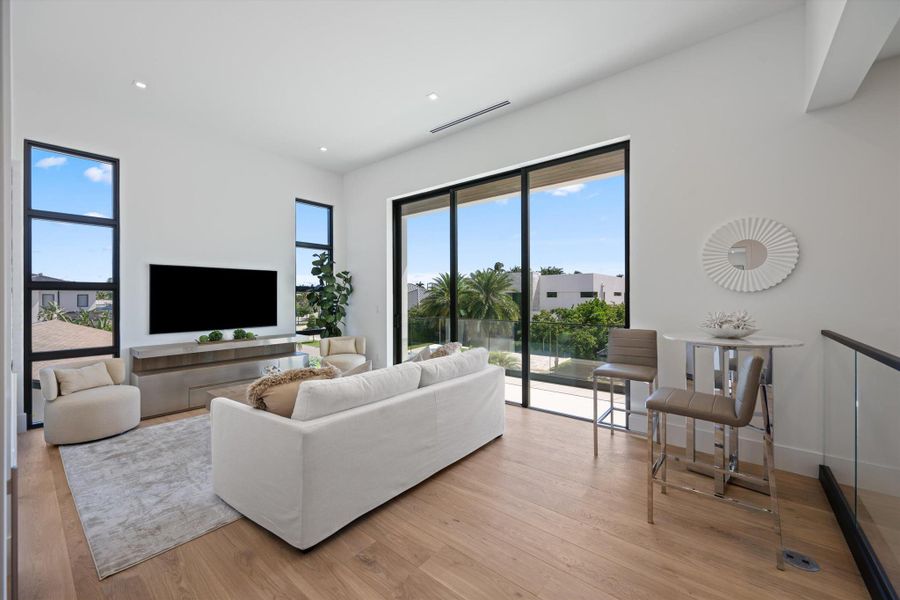 Spacious, unfurnished interior of a new home in , Boca Raton (Image 18).